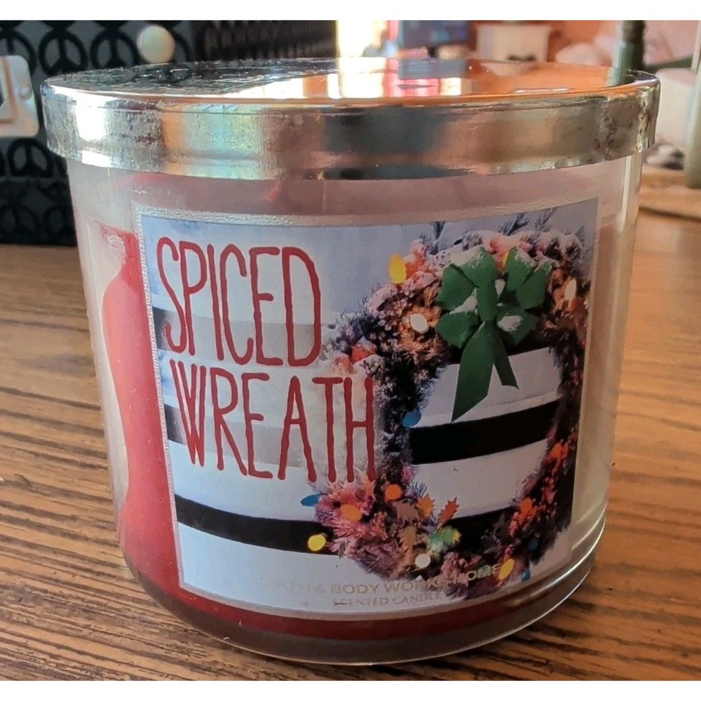 Bath & Body Works Spiced Wreath 3 Wick Scented Candle 14.5 oz Red Holiday Jar